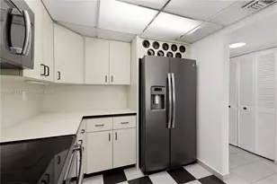 2555 Collins Ave, Miami Beach, FL 33140 - Photo 18