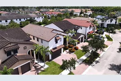10235 NW 87th Ter, Doral, FL 33178 - Photo 6