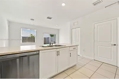 2686 SE 18th St, Homestead, FL 33035 - Photo 12