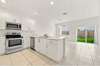 2686 SE 18th St, Homestead, FL 33035 - Photo 10