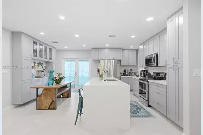 9270 SW 43rd St, Miami, FL 33165 - Photo 10