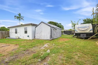 9270 SW 43rd St, Miami, FL 33165 - Photo 22