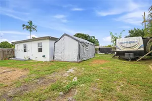 9270 SW 43rd St, Miami, FL 33165 - Photo 22