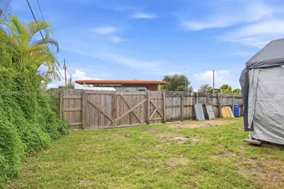9270 SW 43rd St, Miami, FL 33165 - Photo 20