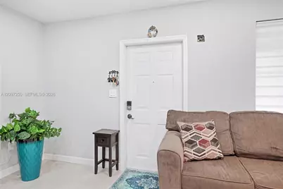 9270 SW 43rd St, Miami, FL 33165 - Photo 6
