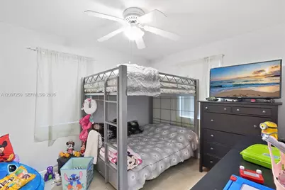 9270 SW 43rd St, Miami, FL 33165 - Photo 16