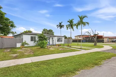 9270 SW 43rd St, Miami, FL 33165 - Photo 2