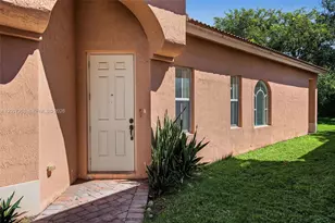983 NE 37th Pl, Homestead, FL 33033 - Photo 4