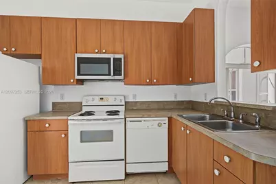 983 NE 37th Pl #983, Homestead, FL 33033 - Photo 10