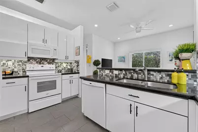 7932 E Exeter Blvd E #202, Tamarac, FL 33321 - Photo 10