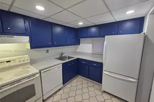 7960 N Colony Cir, Tamarac, FL 33321 - Photo 2