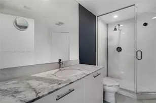 55 SE 6th St, Miami, FL 33131 - Photo 10