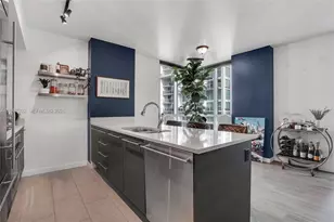 55 SE 6th St, Miami, FL 33131 - Photo 6