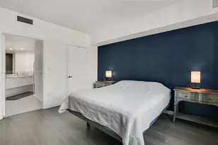 55 SE 6th St, Miami, FL 33131 - Photo 8