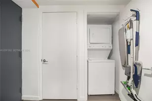 55 SE 6th St, Miami, FL 33131 - Photo 14