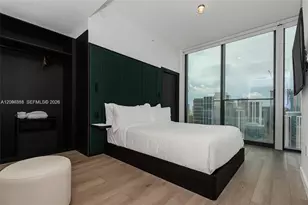 20 NE 11th St, Miami, FL 33132 - Photo 2