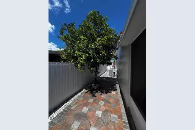 5836 NW 199th St, Hialeah, FL 33015 - Photo 38