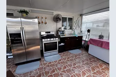5836 NW 199th St, Hialeah, FL 33015 - Photo 28