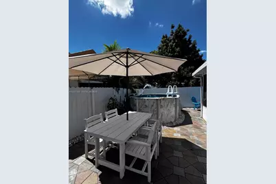 5836 NW 199th St, Hialeah, FL 33015 - Photo 36