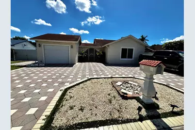 5836 NW 199th St, Hialeah, FL 33015 - Photo 2