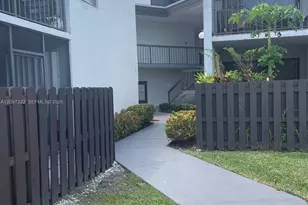 9421 Fontainebleau Blvd, Miami, FL 33172 - Photo 4
