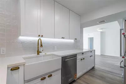3675 N Country Club Dr #1906, Aventura, FL 33180 - Photo 8