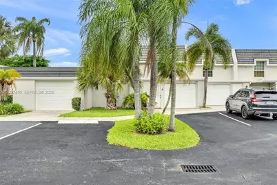 18958 Bobolink Dr, Hialeah, FL 33015 - Photo 2