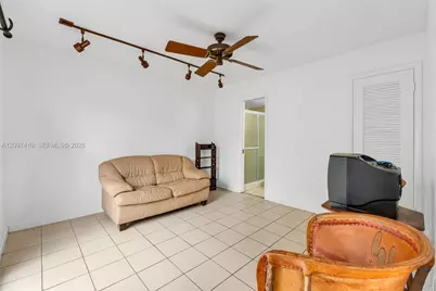 18958 Bobolink Dr, Hialeah, FL 33015 - Photo 8