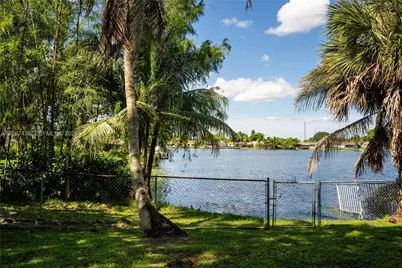 1010 NW 93rd Ter, Pembroke Pines, FL 33024 - Photo 24