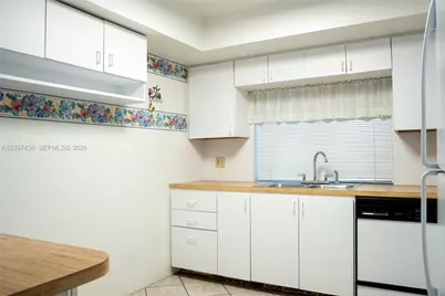 1010 NW 93rd Ter, Pembroke Pines, FL 33024 - Photo 14