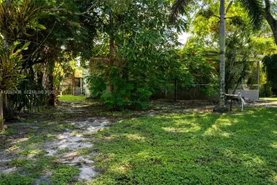 1010 NW 93rd Ter, Pembroke Pines, FL 33024 - Photo 16