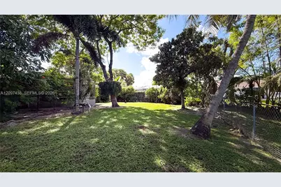 1010 NW 93rd Ter, Pembroke Pines, FL 33024 - Photo 30