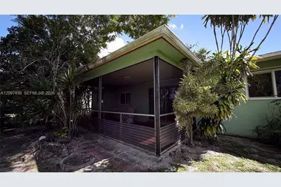 1010 NW 93rd Ter, Pembroke Pines, FL 33024 - Photo 26