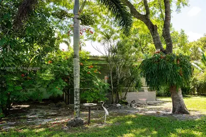 1010 NW 93rd Ter, Pembroke Pines, FL 33024 - Photo 20