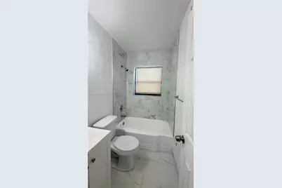 1009 NE 2nd St, Hallandale Beach, FL 33009 - Photo 12