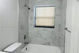 1009 NE 2nd St, Hallandale Beach, FL 33009 - Photo 12