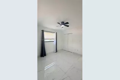 1009 NE 2nd St, Hallandale Beach, FL 33009 - Photo 10