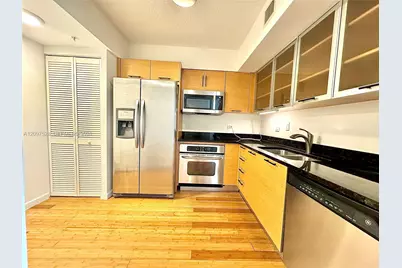 31 SE 5th St #1708, Miami, FL 33131 - Photo 2