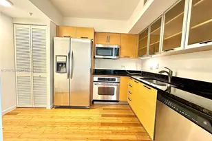 31 SE 5th St, Miami, FL 33131 - Photo 2
