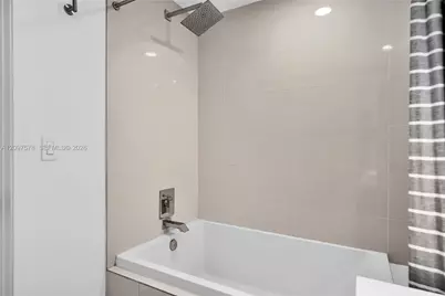 55 SW 9th St #3504, Miami, FL 33130 - Photo 16