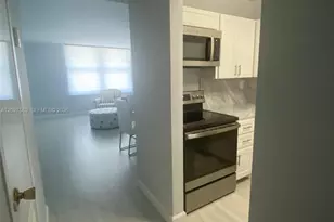 2899 Collins Ave, Miami Beach, FL 33140 - Photo 4