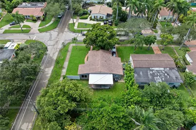 925 NE 4th St, Hallandale Beach, FL 33009 - Photo 26