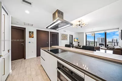1000 Brickell Plz #2111, Miami, FL 33131 - Photo 2