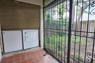 809 NE 214th Ln, Miami, FL 33179 - Photo 16