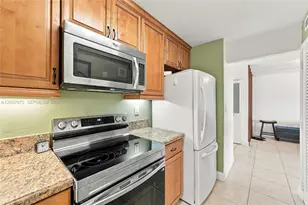 900 NE 18th Ave, Fort Lauderdale, FL 33304 - Photo 8