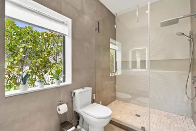 600 W 51st St, Miami Beach, FL 33140 - Photo 28