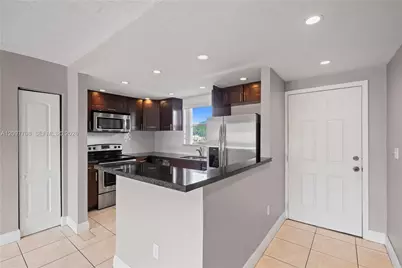 2150 Bay Dr #6, Miami Beach, FL 33141 - Photo 4