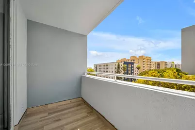 501 SW 1st St #502, Miami, FL 33130 - Photo 12