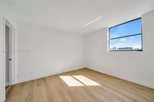 501 SW 1st St, Miami, FL 33130 - Photo 14