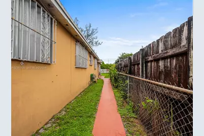 743 E 29th St, Hialeah, FL 33013 - Photo 30